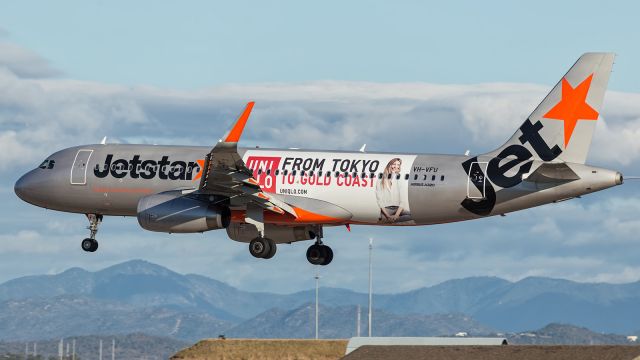 Airbus A320 (VH-VFU) - Jetstar A320, approaches runway 19.