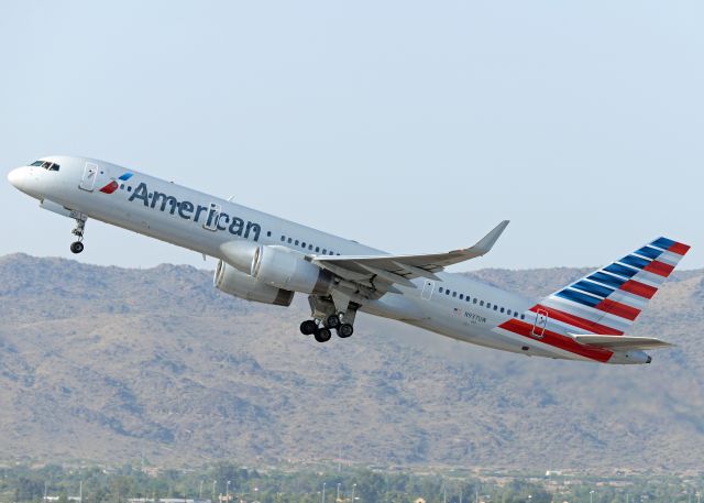 Boeing 757-200 (N937UW)