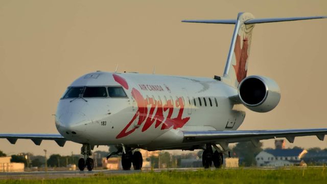 Canadair Regional Jet CRJ-200 (C-GKEP)