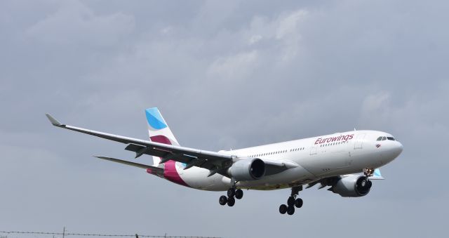Airbus A330-200 (D-AXGC)