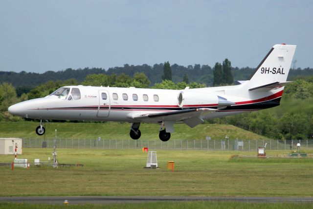 Cessna Citation II (9H-SAL) - Hyperion Aviation Citation Bravo on short finals for rwy 24 on 17-May-22 arriving from LOWW as HYP28.