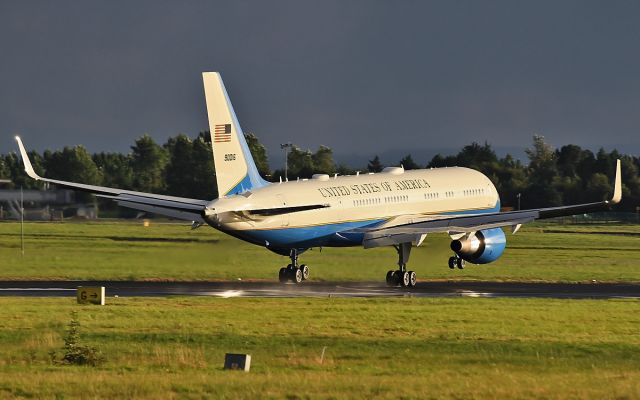 09-0016 — - usaf c-32a 090016 landing at shannon 6/9/13