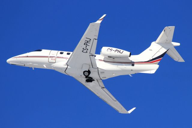 Embraer Phenom 300 (CS-PHJ)