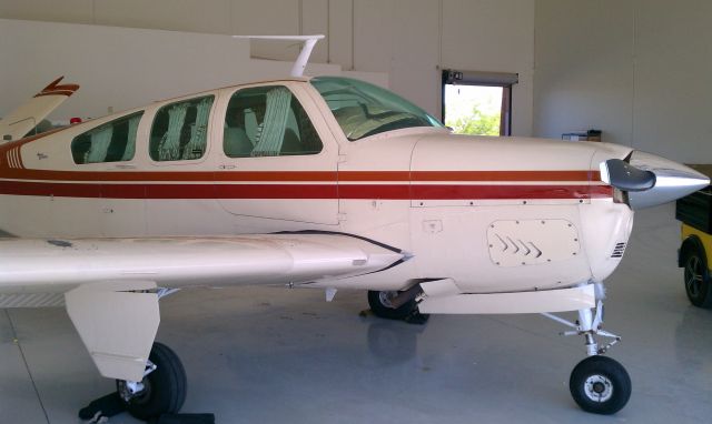 Beechcraft 35 Bonanza (N1427A)