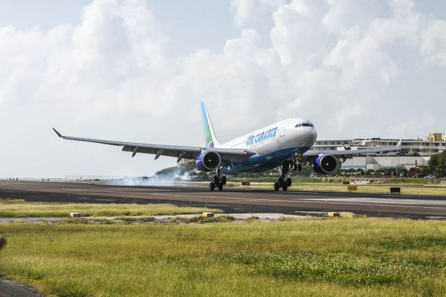 Airbus A330-200 (F-OFDF) - Air caraibes landing at TNCM