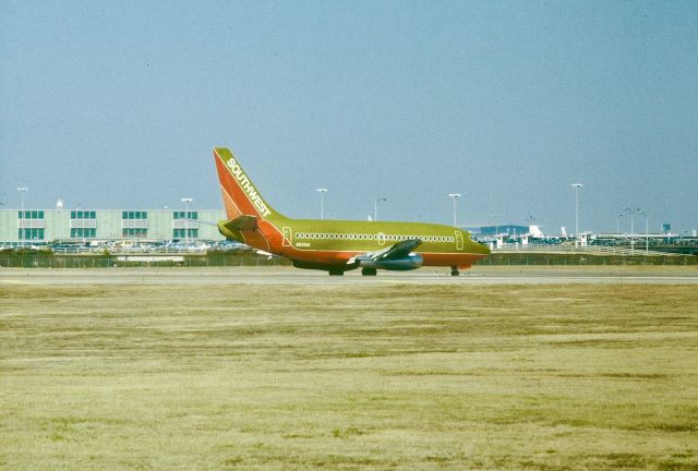 Boeing 737-200 (N55SW) - N55SW taxiing to runway 31L, Love Field, Dallas, TX April 1981.