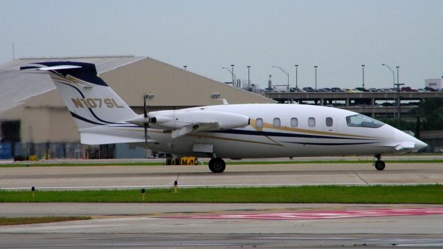 Piaggio P.180 Avanti (N107SL)