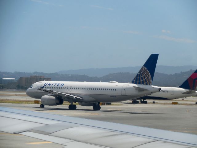 Airbus A320 (N417UA)