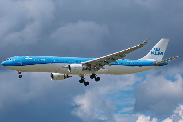 Airbus A330-300 (PH-AKA)