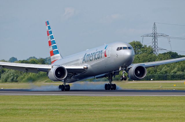 BOEING 767-300 (N389AA)