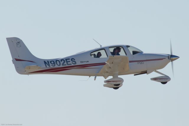 Cirrus SR-20 (N902ES) - Departing KGTU