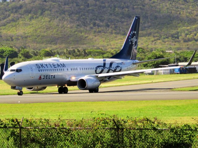 Boeing 737-800 (N3755D)