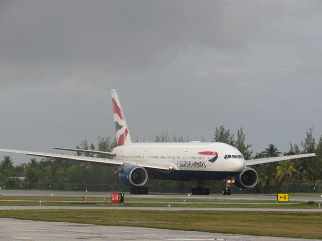 Boeing 777-200 (G-YMMK)