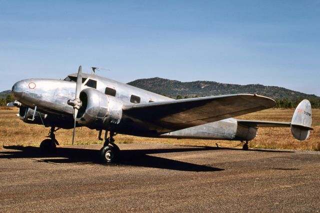 N712M — - LOCKHEED L12A - ELECTRA JUNIOR - REG : N712FM (CN ) - MAREEBA QLD. AUSTRAlIA - YMBA 26/6/1986