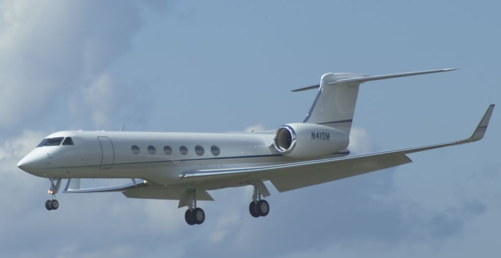 Gulfstream Aerospace Gulfstream V (N410M) - KOXC inner marker