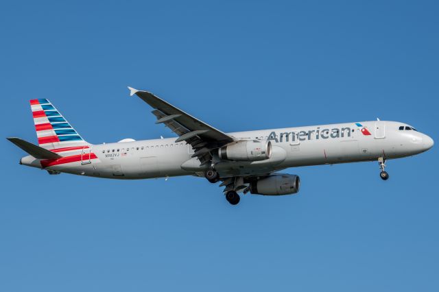 Airbus A321 (N982VJ)