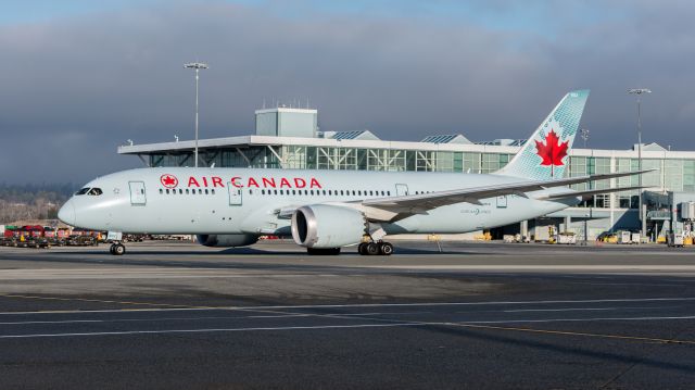 Boeing 787-8 (C-GHPT)