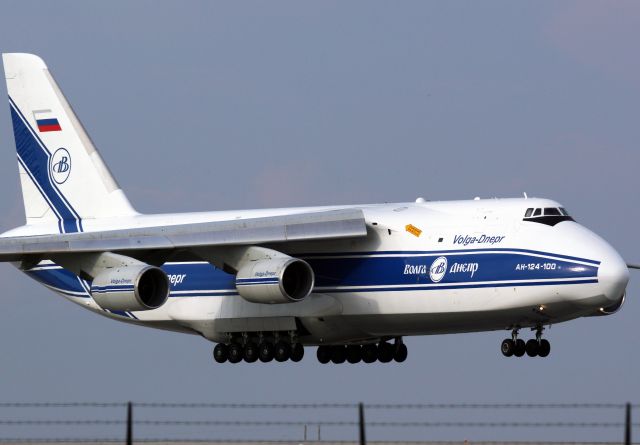 Antonov An-124 Ruslan (RA-82077)