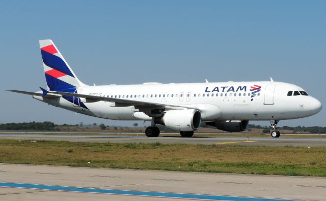Airbus A320 (PR-MHK)