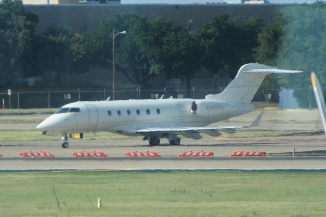 Bombardier Challenger 300 (N626PS)