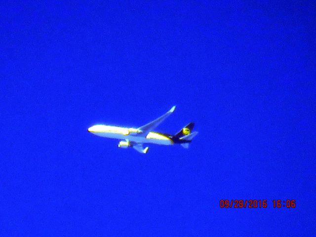 BOEING 767-300 (N346UP)