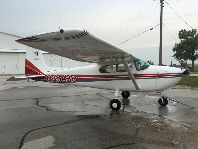 Cessna Skylane (N3943D)