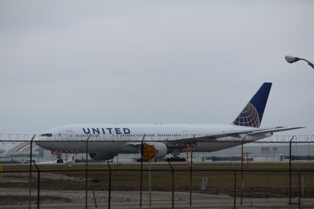 Boeing 777-200 (N213UA) - UAL547, departing from 22L at KORD.  Headed to PHNL.