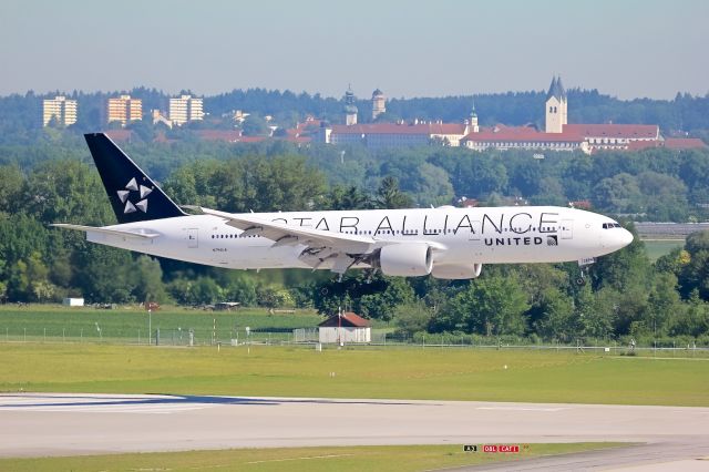 Boeing 777-200 (N794UA)