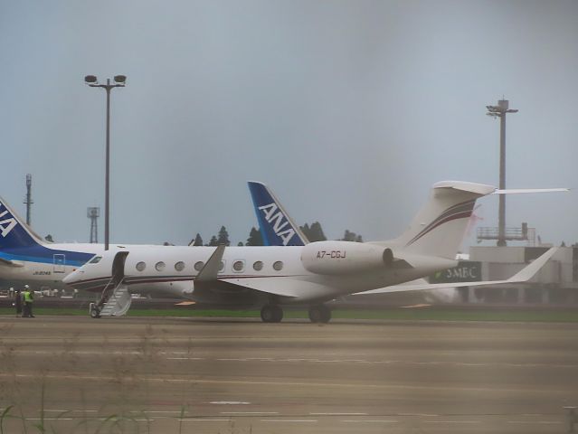 Gulfstream Aerospace Gulfstream G650 (A7-CGJ) - Photo taken on Sep 15, 2022.br /QQE586/12    LBG-NRTbr /QQE584/15    NRT-PEK?br /This photo was taken through a wire fencebr /This is a view of A7-CGJ about 30 minutes before departure on this day.