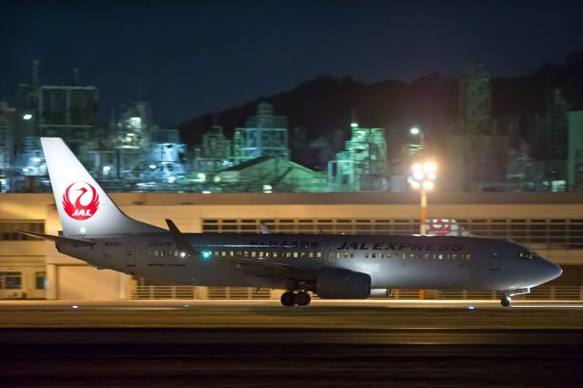 Boeing 737-700 (JA302J)