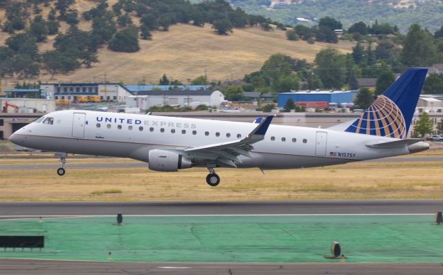 Embraer 170/175 (N157SY)