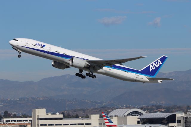 BOEING 777-300ER (JA733A)