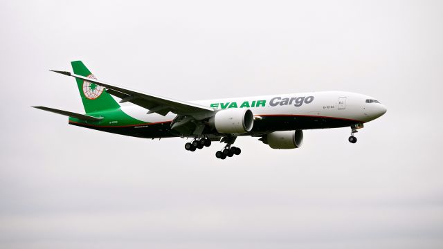 Boeing 777-200 (B-16782) - BOE222 on final to Rwy 16R to complete a C1 flight on 4.27.18. (ln 1551 / cn 62825).