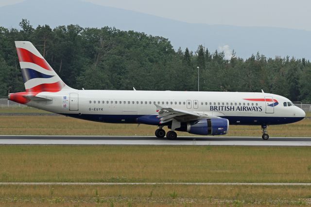 Airbus A320 (G-EUYK)