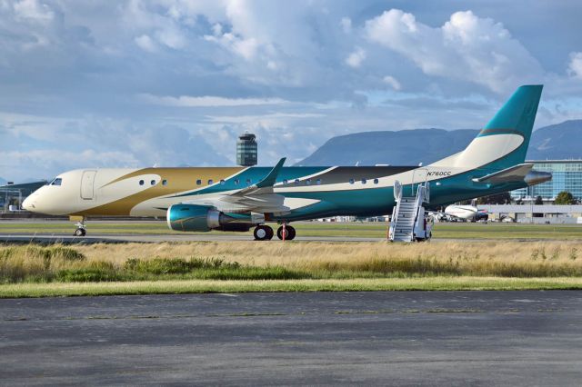 Embraer ERJ-190 (N760CC)