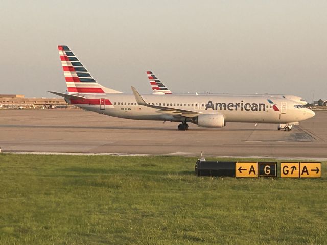 Boeing 737-800 (N922AN)