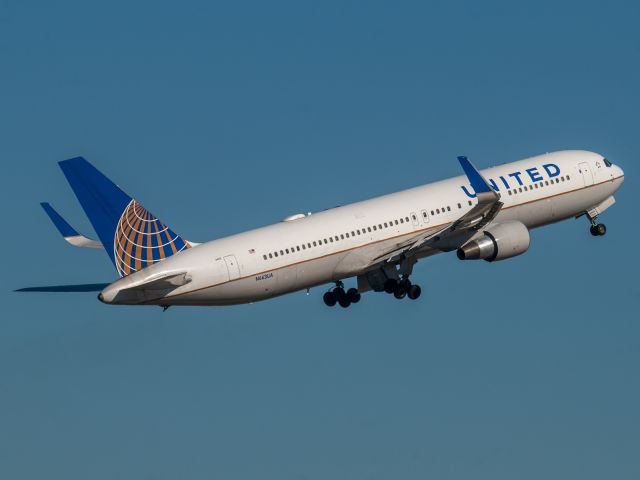 BOEING 767-300 (N663UA) - 2/14/2020