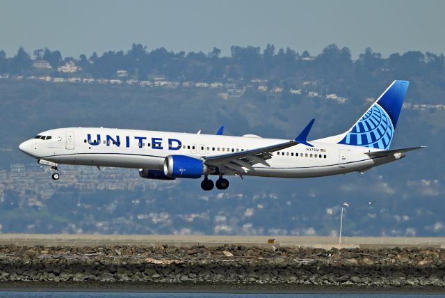 Boeing 737 MAX 9 (N37551)