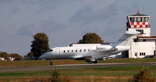 Bombardier Challenger 300 (N537XJ) - On departure is this 2008 Bombardier Challenger 300 in the Autumn of 2021.