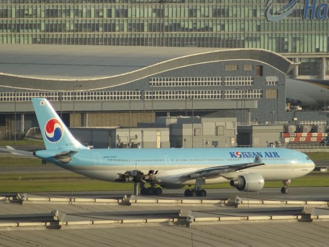 Airbus A330-300 (HL7524)