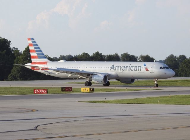 Airbus A321 (N176UW)