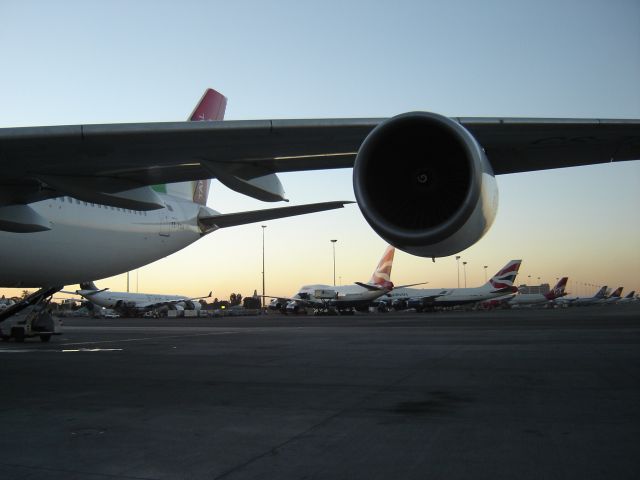 Airbus A340-300 (CS-TOA)