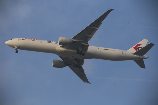 BOEING 777-300 (B-7347)