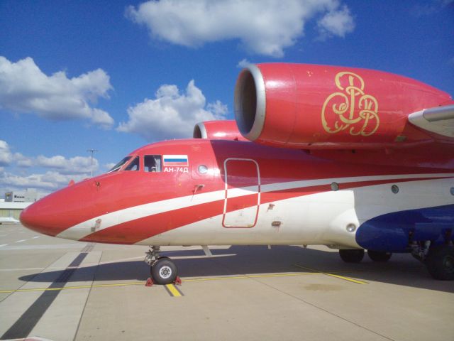 Antonov An-74-200 (RA-74015)