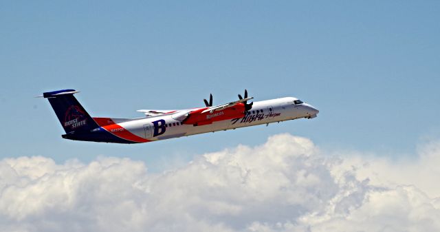 de Havilland Dash 8-400 (N437QX) - Into the Wild Blue Yonder!