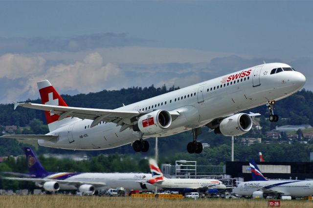 Airbus A321 (HB-IOL) - Airbus A321-111  Swiss  LSZH Zurich-Kloten Airport  Switzerland  21.June 2011