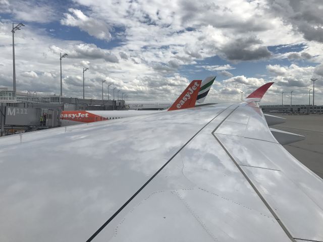 Airbus A350-900 (A7-AMA)
