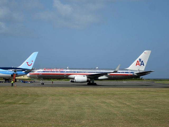 BOEING 767-200 (N677AN)