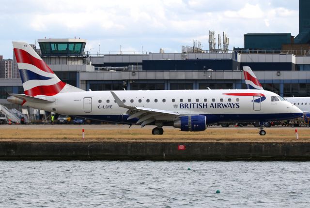 Embraer 170/175 (G-LCYE)