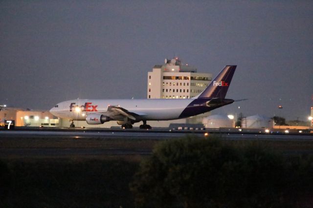 Airbus A300F4-600 (N664FE)